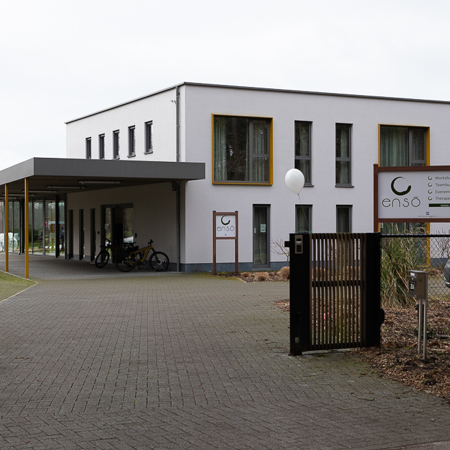 Enso gebouw straatkant